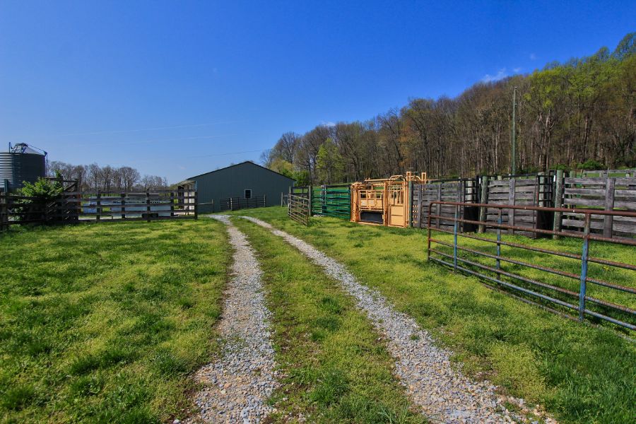 Southern Springs Hoa Spring Hill Tn - Spring Hill Ranch House | Stephen F. and Louisa Jones ... / Next, exit port royal and turn left.